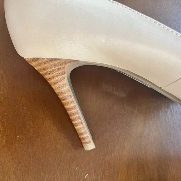 Le Chateau Nude Stiletto - Picture 2 of 3